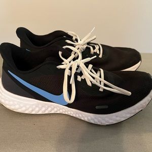 Nike Revolution Running Shoes Size 11 Men’s